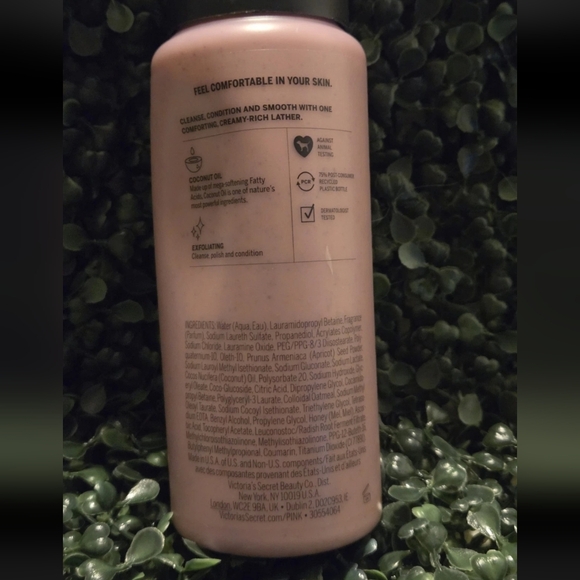 COCO SCRUB WASH EXFOLIATING BODY WASH WITH COCONUT OIL~ 16 OZ VICTORIA'S SECRET - Picture 2 of 3